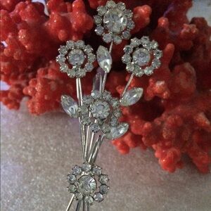 Vintage Juliana rhinestone flower brooch